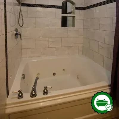 Jetted bathtub