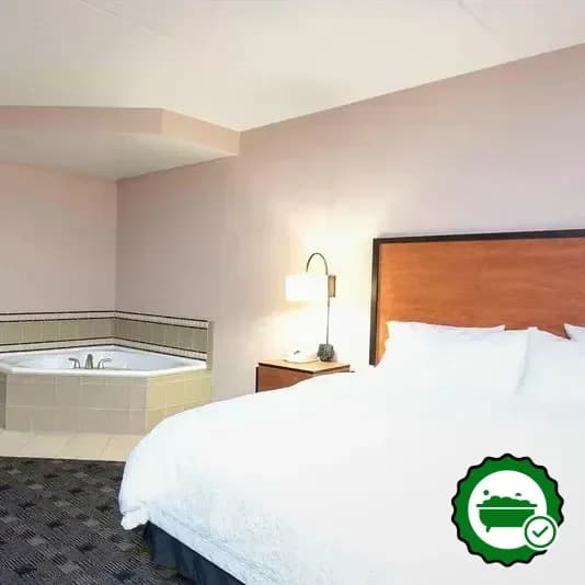 Hotels with jacuzzi in room in Fishers
