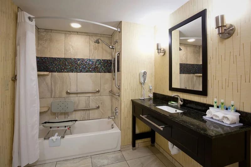 Holiday Inn Express & Suites Fort Dodge By IHG
