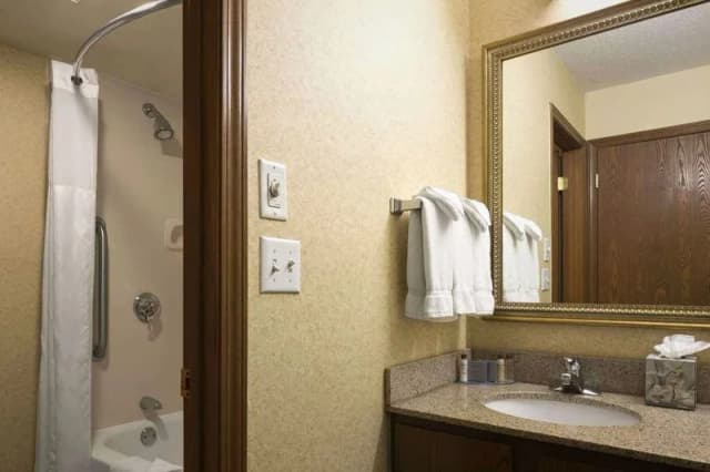 Jetted bathtub