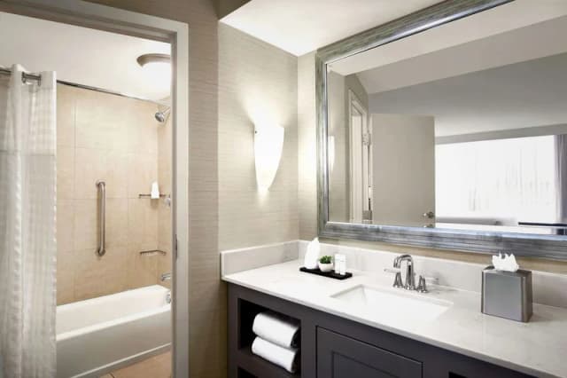 Deep soaking bathtub