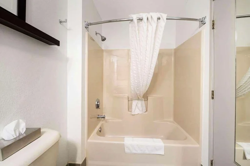 Country Inn & Suites by Radisson, Freeport, IL
