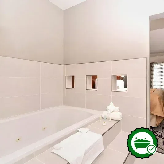 Jetted bathtub