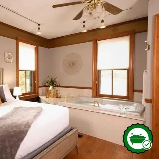 In-room jacuzzi at Riverboat Suites in Galena
