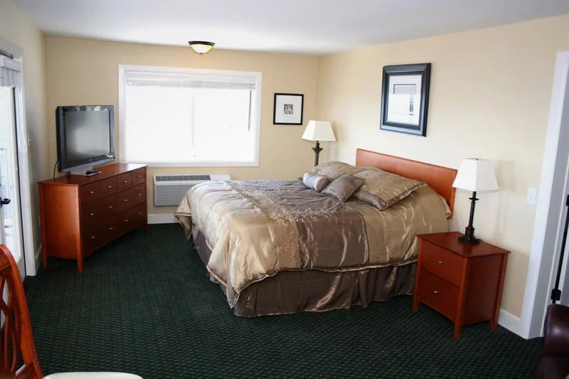 Hotels with jacuzzi in room in Garfield