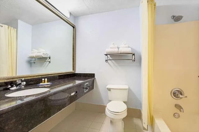 Jetted bathtub