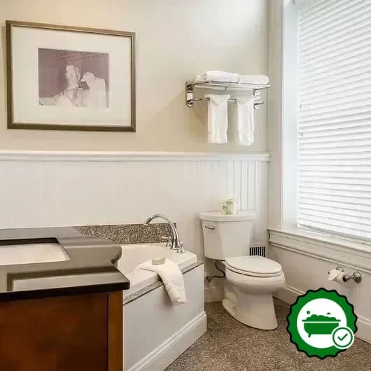 Jetted bathtub