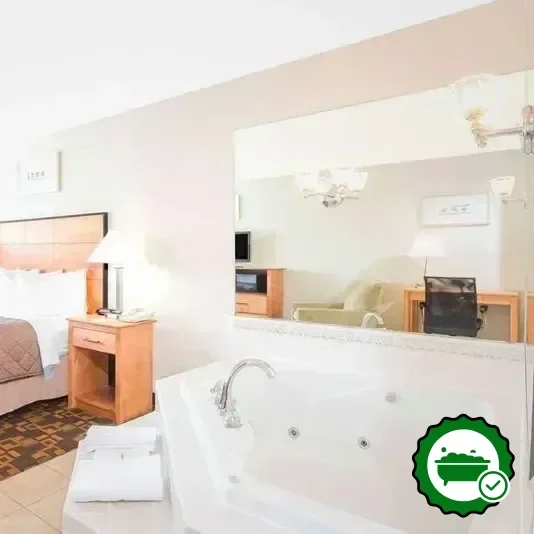 In-room jacuzzi at Days Inn by Wyndham Gettysburg in Gettysburg