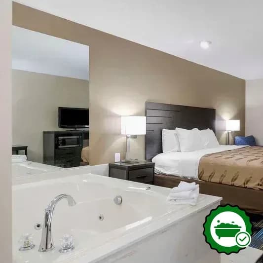 Hotels with jacuzzi in room in Grandville