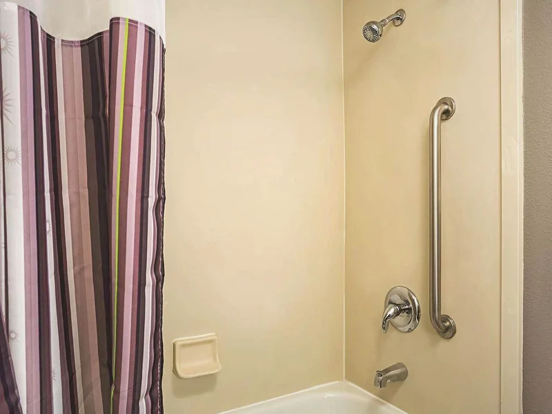 Hotels with jacuzzi in room in Greenwood Village