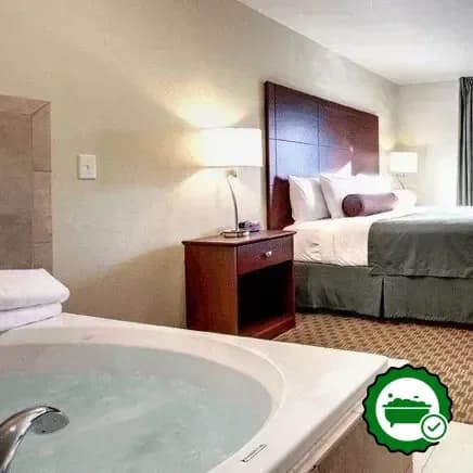 Hotels with jacuzzi in room in Harborcreek