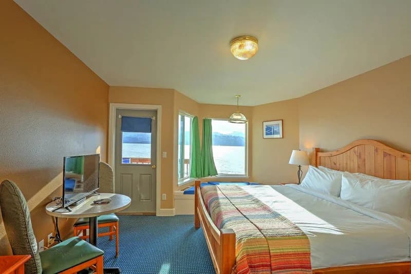 Hotels with jacuzzi in room in Homer