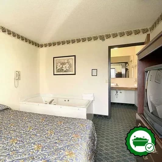 Jetted bathtub