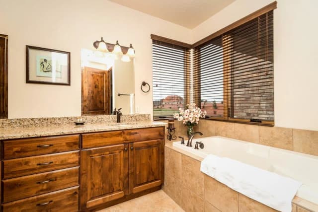 Deep soaking bathtub