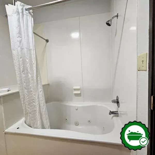 Jetted bathtub