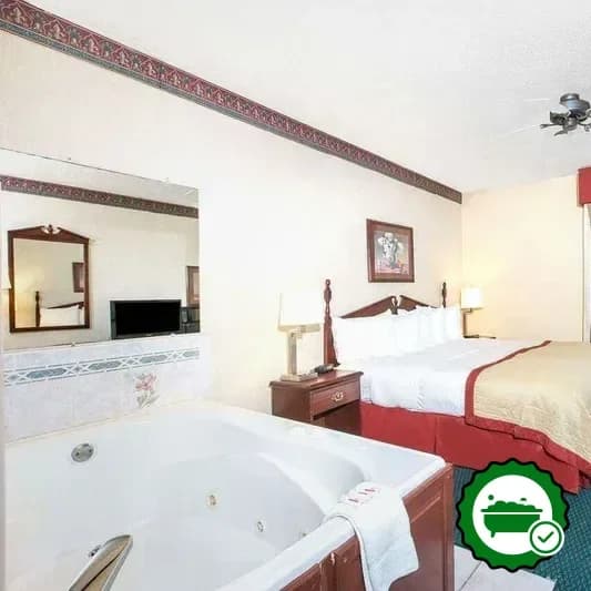 In-room jacuzzi at Baymont by Wyndham Jonesboro in Jonesboro