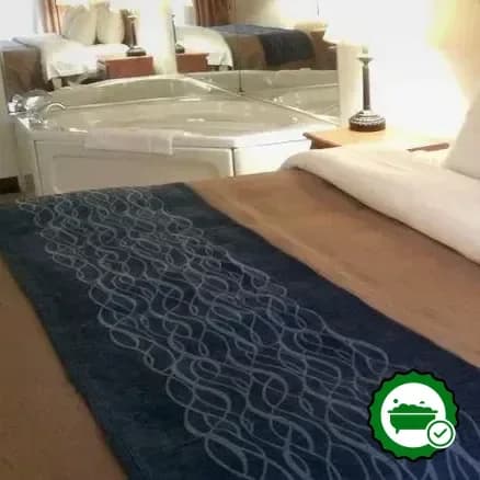 Jetted bathtub