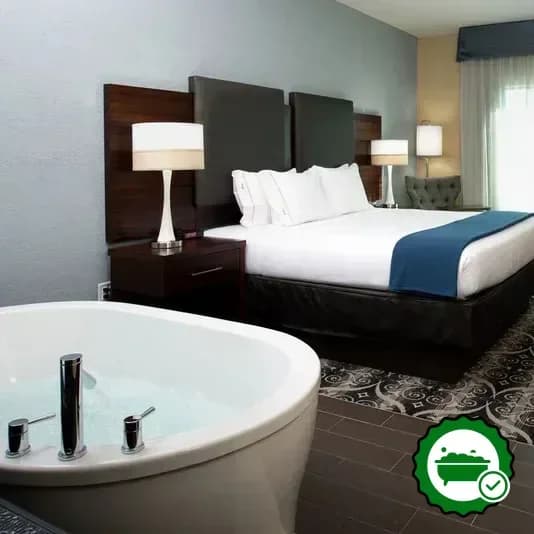 Holiday Inn Express & Suites Kansas City Airport
