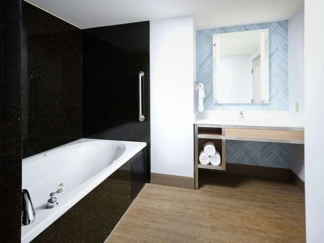 Jetted bathtub