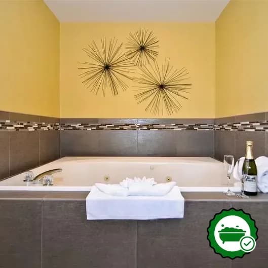 In-room jacuzzi at Best Western Plus Kennewick Inn in Kennewick, Washington