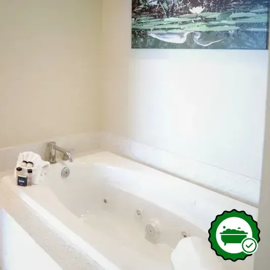 In-room jacuzzi at Orchid Key Inn in Key West