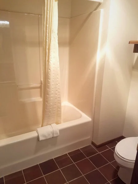 Jetted bathtub
