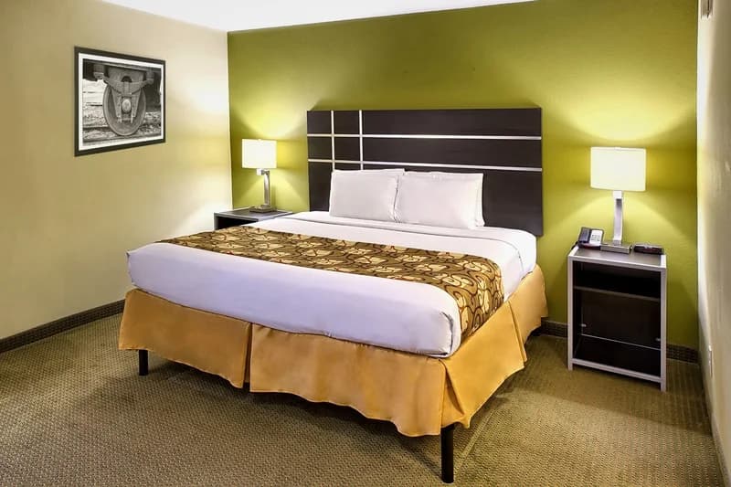 Hotels with jacuzzi in room in Knightdale
