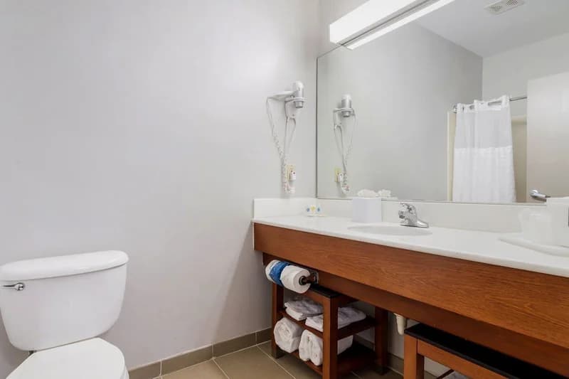 Hotels with jacuzzi in room in La Porte