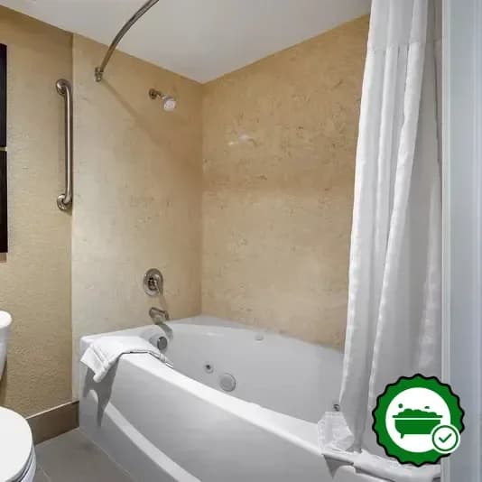 Hotels with jacuzzi in room in Lathrop