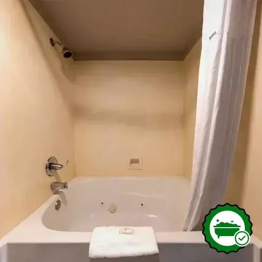 Jetted bathtub
