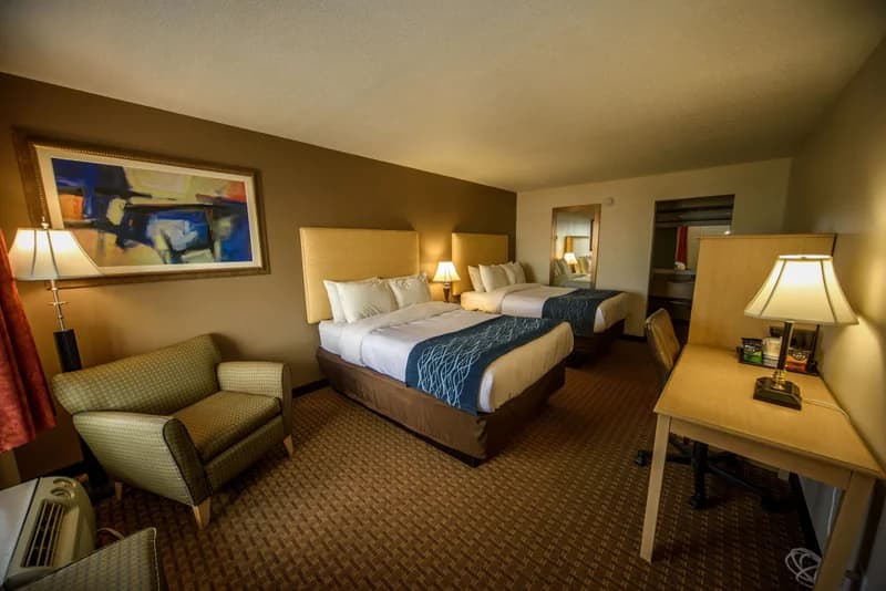 Hotels with jacuzzi in room in Lawrenceburg