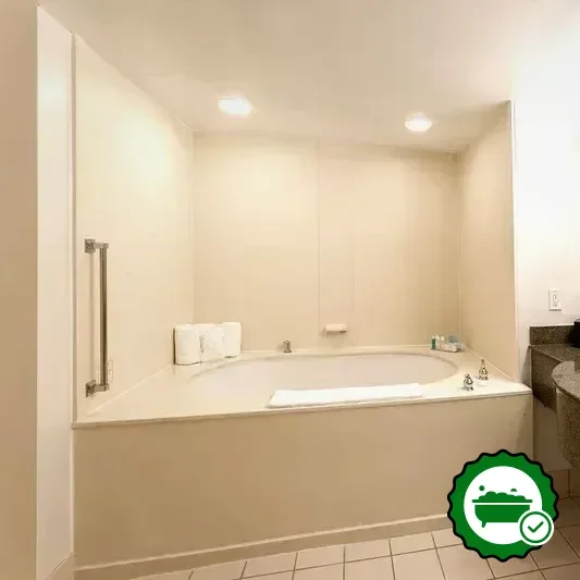 Hotels with jacuzzi in room in Lawrenceville