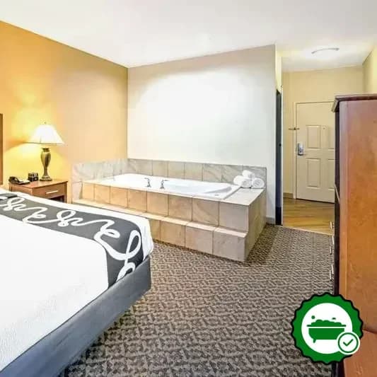 Jetted bathtub
