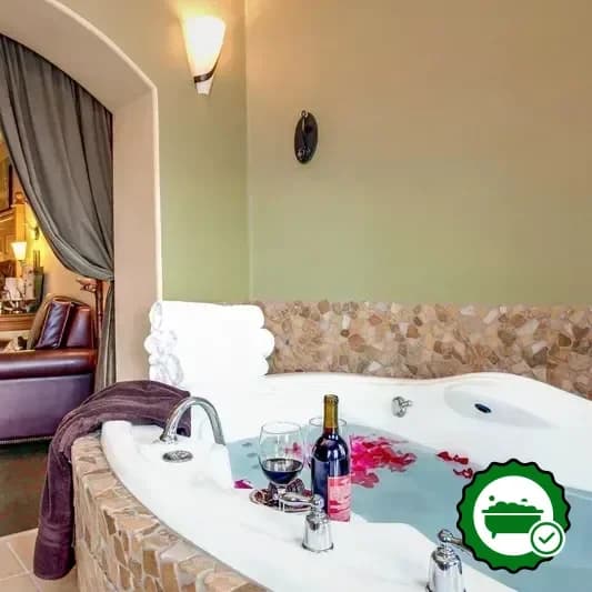 In-room jacuzzi at Bavarian Lodge in Leavenworth