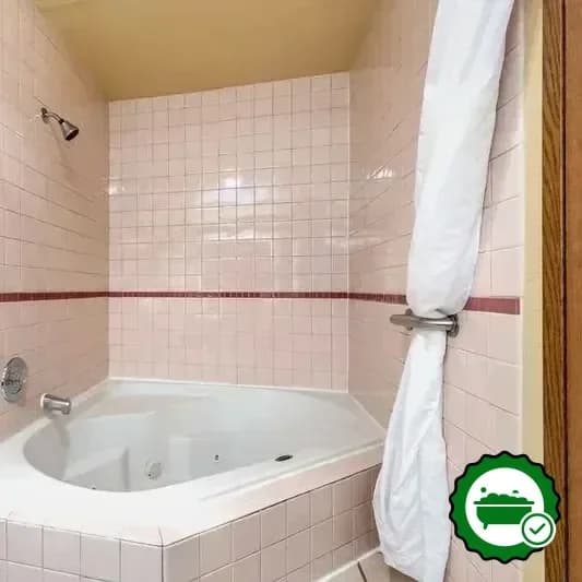 Jetted bathtub