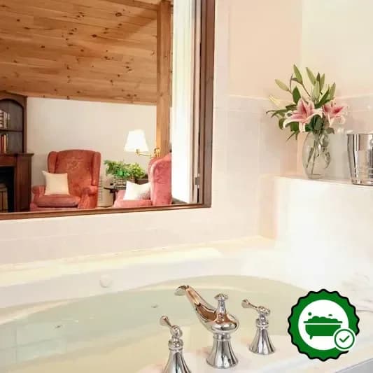 Hotels with jacuzzi in room in Ledyard