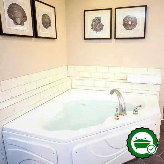 In-room jacuzzi at Shearwater Inn in Lincoln City