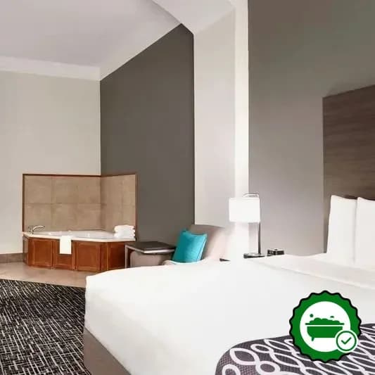 Jetted bathtub