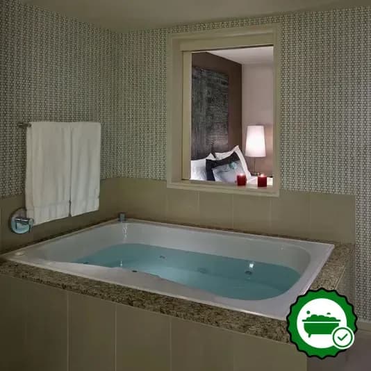 Jetted bathtub