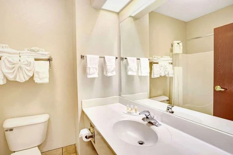In-room jacuzzi at Days Inn & Suites by Wyndham Louisville SW in Louisville, Kentucky