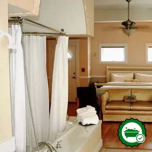 Hotels with jacuzzi in room in Lynchburg