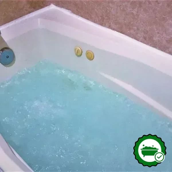 Hotels with jacuzzi in room in Lynnwood