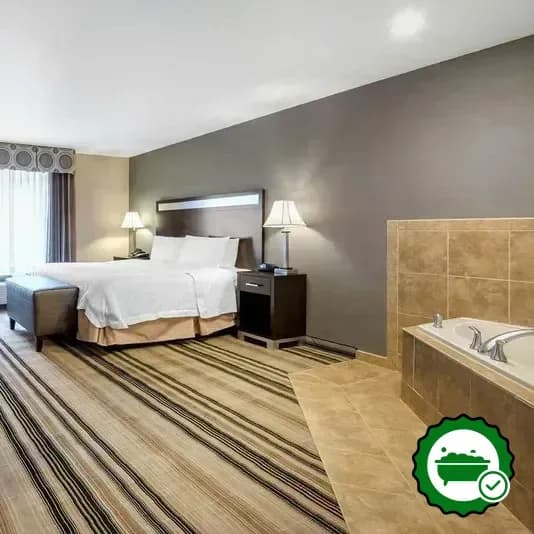 Hotels with jacuzzi in room in Meadville