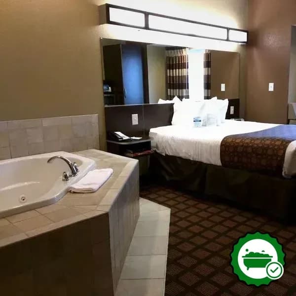 Hotels with jacuzzi in room in Minot