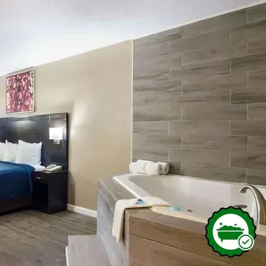 Hotels with jacuzzi in room in Monroeville