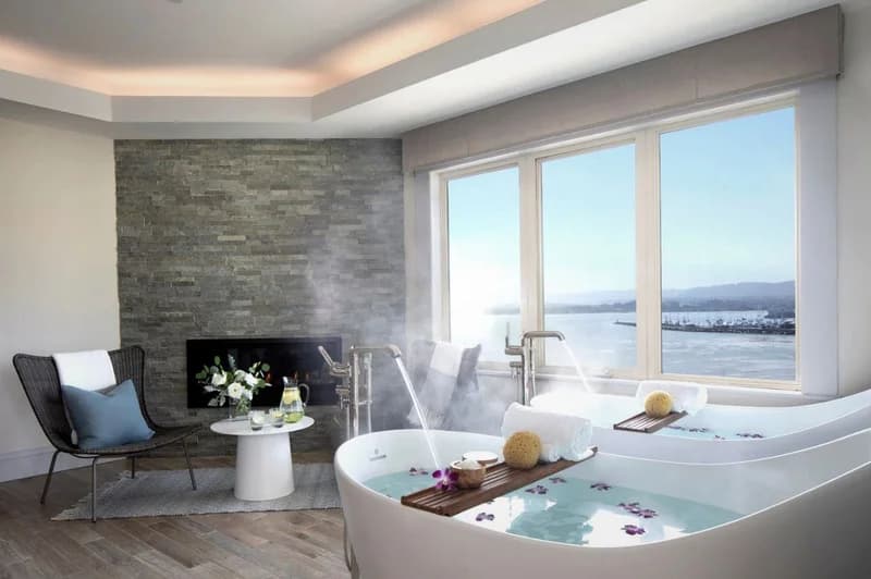 Hotels with jacuzzi in room in Monterey