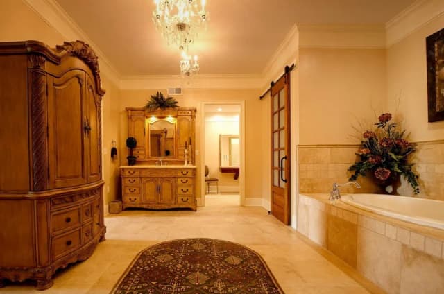 Deep soaking bathtub