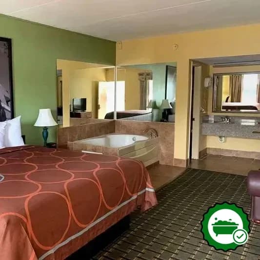 Super 8 By Wyndham Nashville Near Downtown / I-40