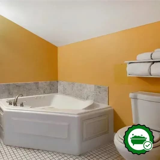 Hotels with jacuzzi in room in Newburyport