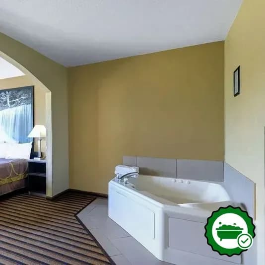 Hotels with jacuzzi in room in Nixa